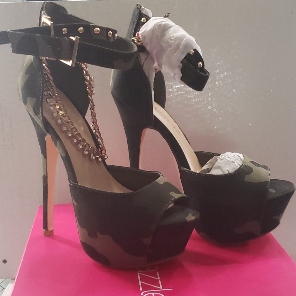 Shoedazzle camo heels